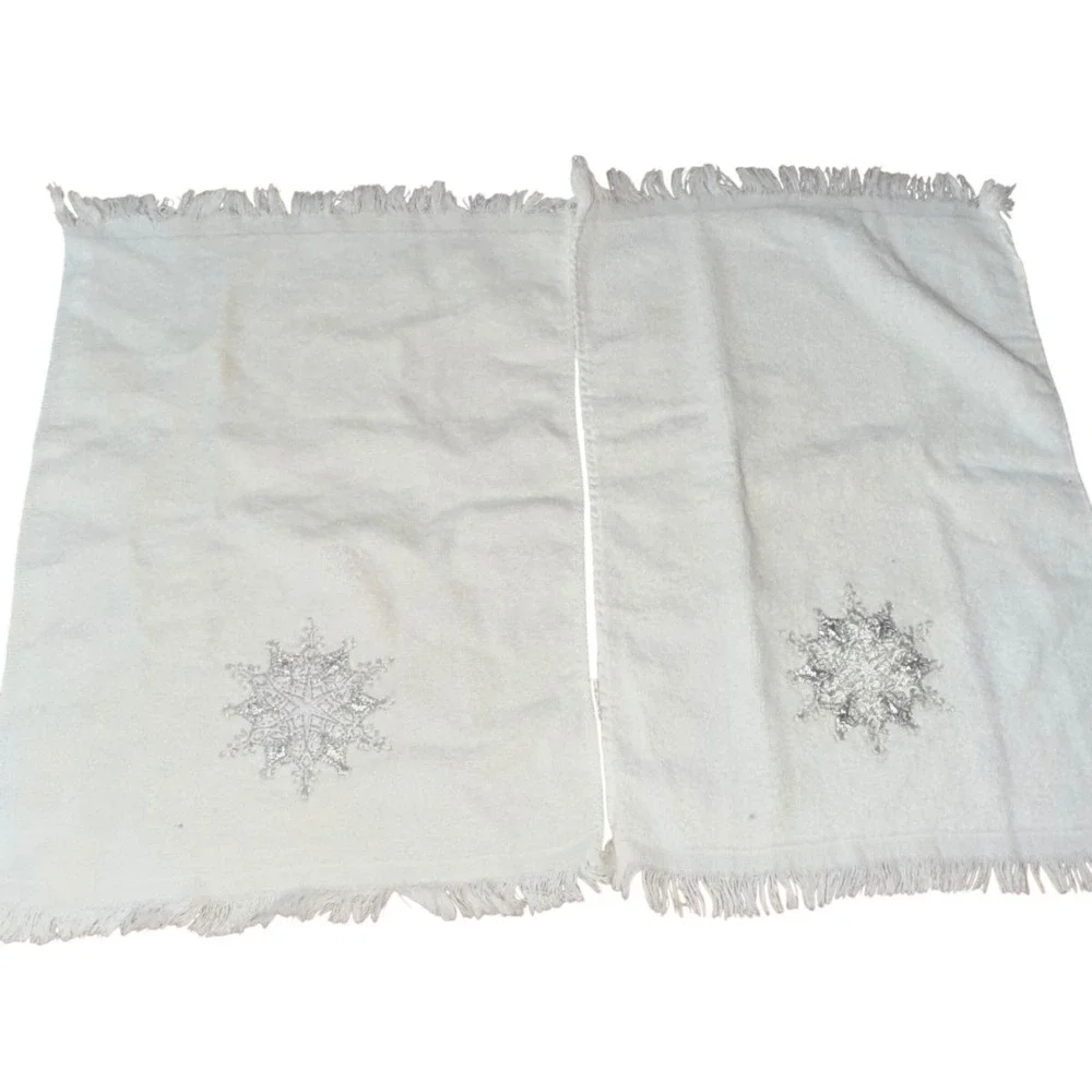 Vtg White Cotton Snowflake Hand Towels Set‎ of 2 Silver Embroidered Holiday 90s